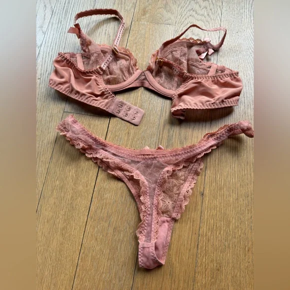 Agent Provocateur Aliza Demi Cup Plunge Underwired Bra 34A and Thong Set AP2